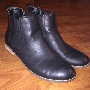 CHELSEA boot black leather